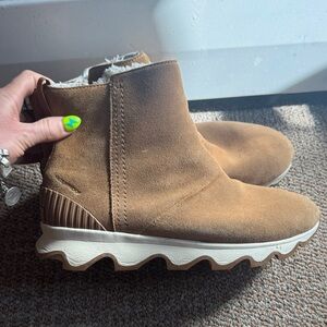 Sorel size 9 Women's Tan Suede Ankle Boots